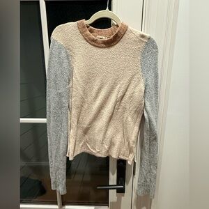 Faherty Women's Cream and Tan sweater-
Size small